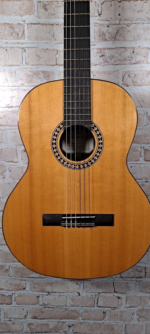 Kremona Romida Acoustic Guitar w/ Spruce Top, Rosewood Back/Sides, Ebony Fingerboard, & Case