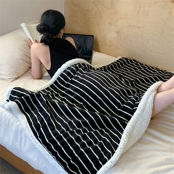 Kumdkd Lambswool Style Blanket, Thickened Plush Fleece Throw Blanket for Sofa, Office Nap, and Air Conditioning, Soft Black Cozy Blanket for All Seasons, 39x59 Inches