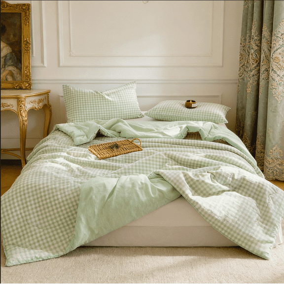 Kumdkd Summer Quilt, 59x79" Lightweight Thin Blanket, Machine Washable Cool Bedspread for Air Conditioned Rooms, Plaid Pattern Twin Size Quilt, All Season Light Quilt