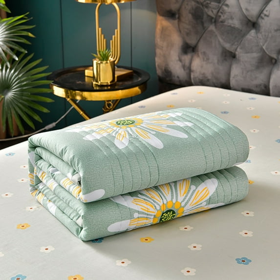 Kumdkd Twin Size Summer Weight Quilt - Cooling Breathable Bedspread for Hot Sleepers - Washed Cotton Blend Dorm Bedding - Machine Washable Lightweight Blanket (39x59 Inches)