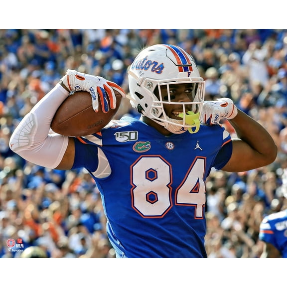 Kyle Pitts Florida Gators Unsigned Flexing Photograph
