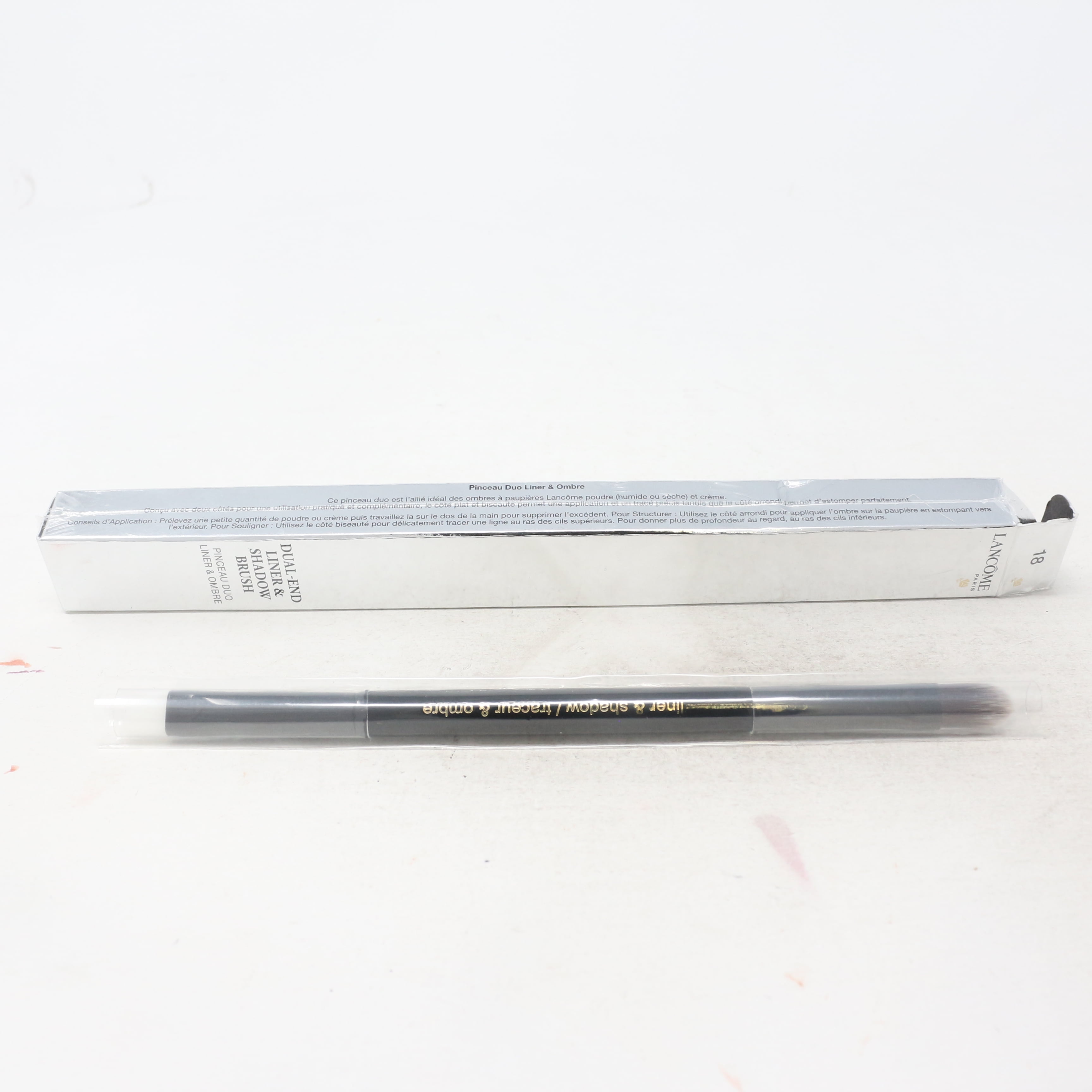 LINER & SHADOW BRUSH 18