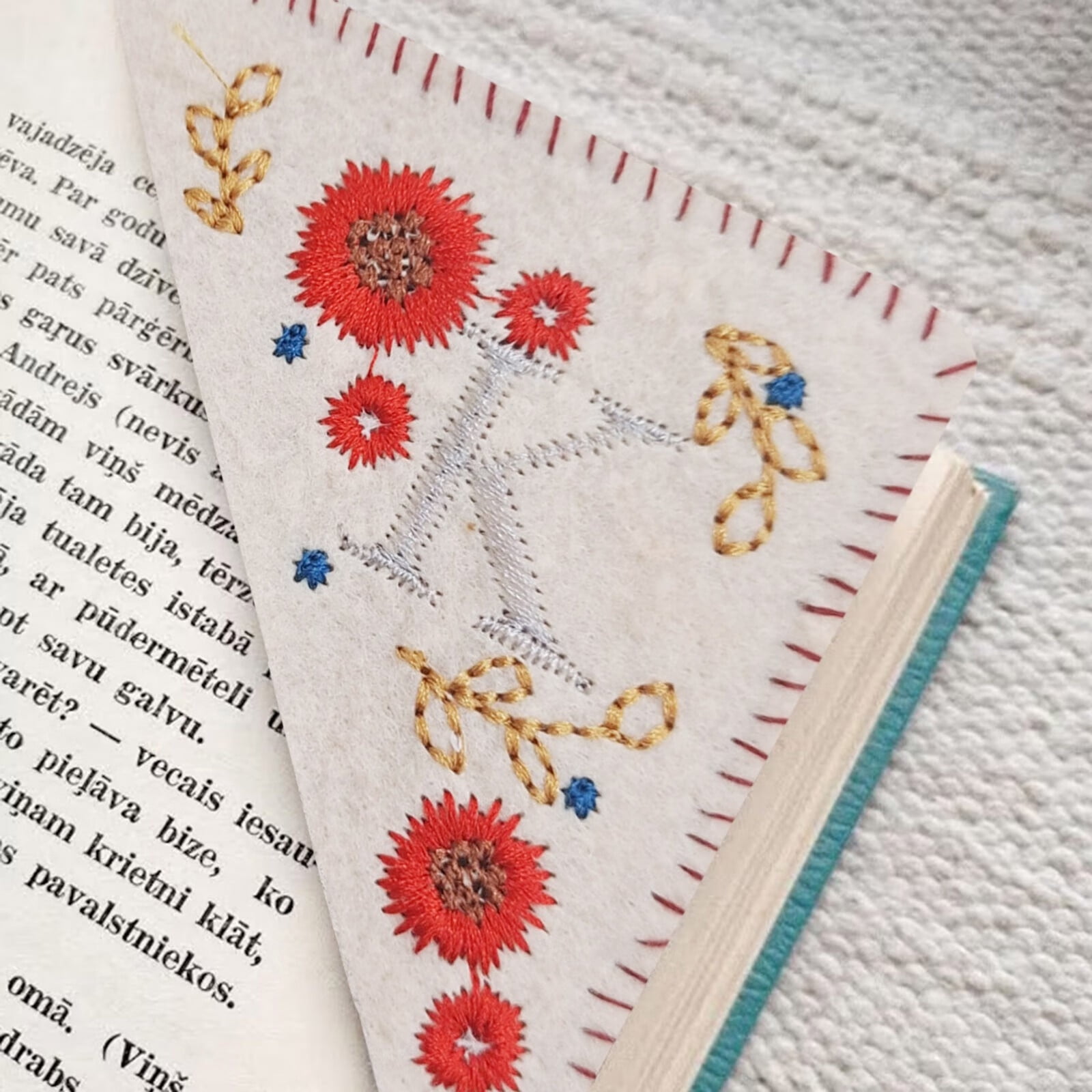 LBS 26 Letters Elegant Personalized Hand Embroidered Corner Bookmark