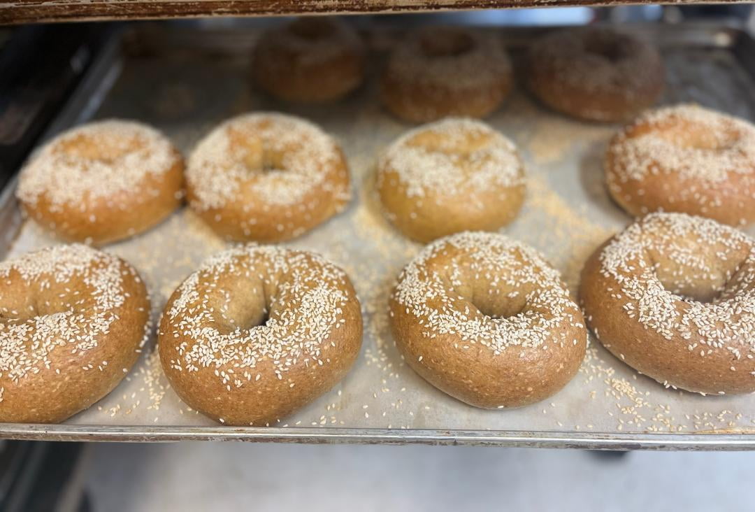 LC Foods Low Carb Sesame Seed Bagels, NY Style, 3 Pack