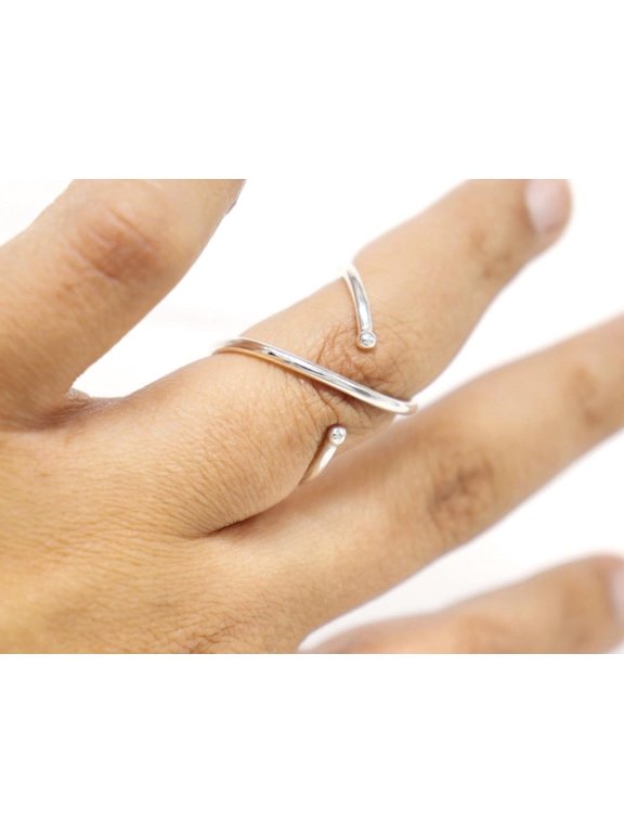 Delicate X-Style Adjustable Wire Ring, Minimalist Open Wrap Fashion Jewelry in Silver Tone