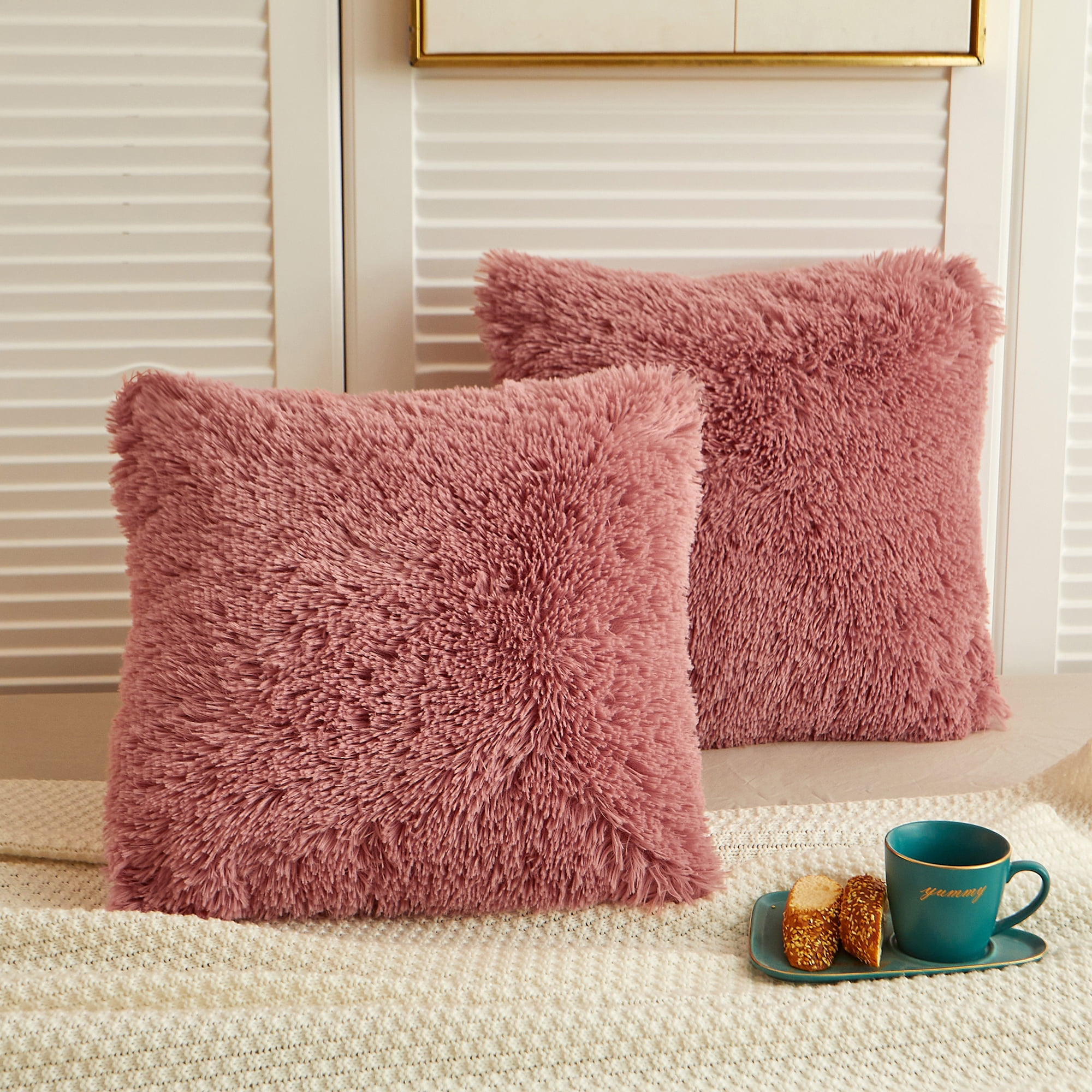 LIFEREVO 18"x18" Shaggy Plush Faux Fur Throw Pillow Covers,Zippered