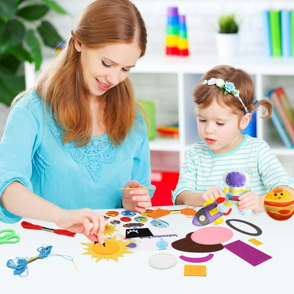 LINFANG Sewing Craft Kit Funny Kid Felt Sewing Kit Complete DIY Crafting and Sewing Set Beginner Art Craft Supplies Set Children Sewing Kit for 8 Years Old and Over