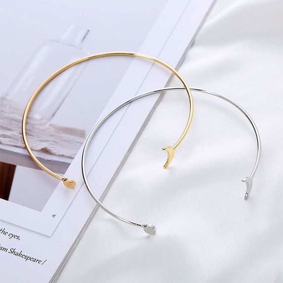 LOLIPPYY 2-Pack Trendy Bracelets for Women, Stylish Aesthetic Wrist Accessories, Fashion Jewelry Set for Everyday Wear