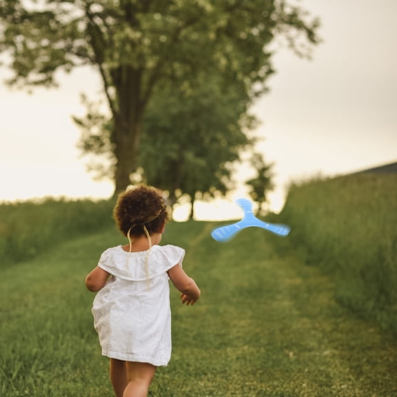 LOLIPPYY 2Pcs Assorted Color Boomerangs for Sports Game with Lightweight Design for Outdoor Use