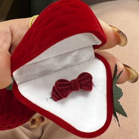 LOLIPPYY 4-Pack Strawberry-Shaped Engagement Boxes with Red Design and Elegant Craftsmanship