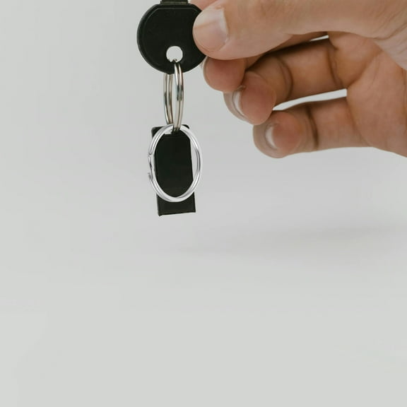 LOLIPPYY 50Pcs Stainless Steel Key Rings Heavy Duty Round Metal Keychain Rings for Installation and Removal