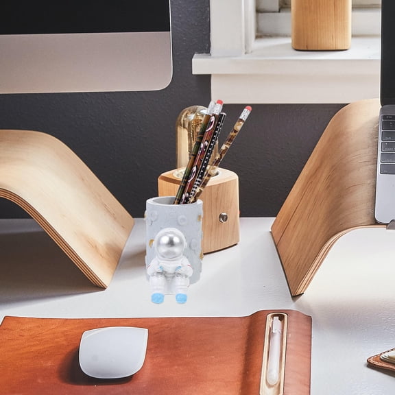 LOLIPPYY Astronaut Pencil Cup Resin Silver Desktop Stationery Pot for Storage Creative Spaceman Craft 4.5inx4.5inx5.7in