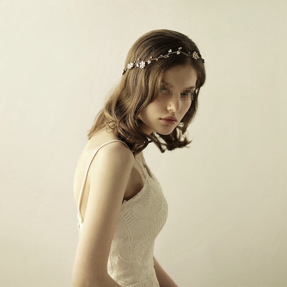 LOLIPPYY Elegant Bridal Headpiece with Sparkling Rhinestones for Weddings, Parties, and Special Celebrations