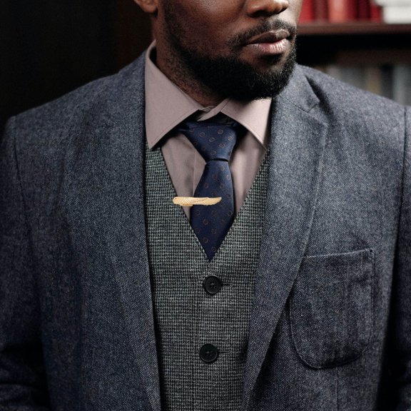 LOLIPPYY Elegant Clip with Wing Pattern Durable Copper Material for Men's Formal and Wedding Attire