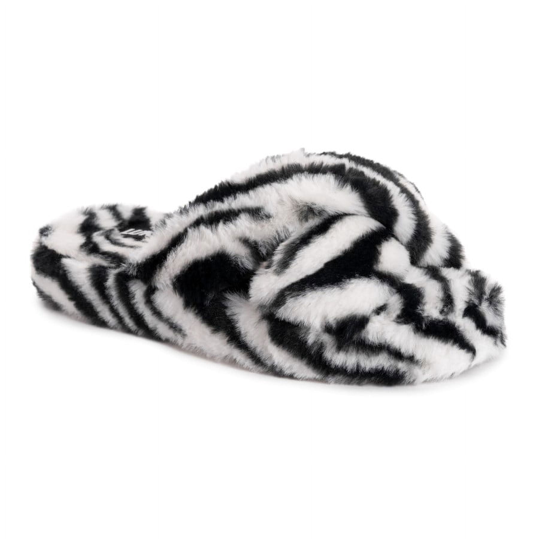 MUK LUKS Women's Lukees Saylor Slippers – Plush Faux Fur Indoor/Outdoor House Shoes With Non-Skid Sole
