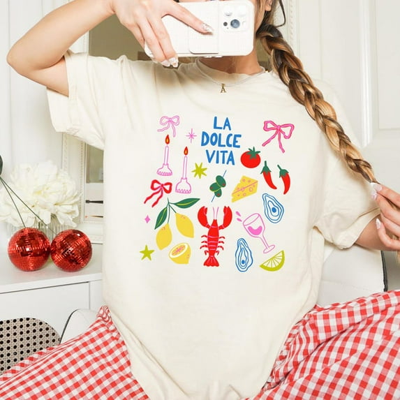 La Dolce Vita Italian Summer Beach Shirt, Trendy Summer Top, Coastal Vibes Vacation Tee, Tomato Girl Summer Shirt, Tuscan Lobster Lemon Oyster & Wine T-Shirt