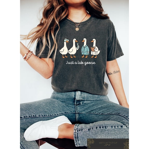 Lab Tech Goose Medical Graphic T-Shirt - Walmart.com