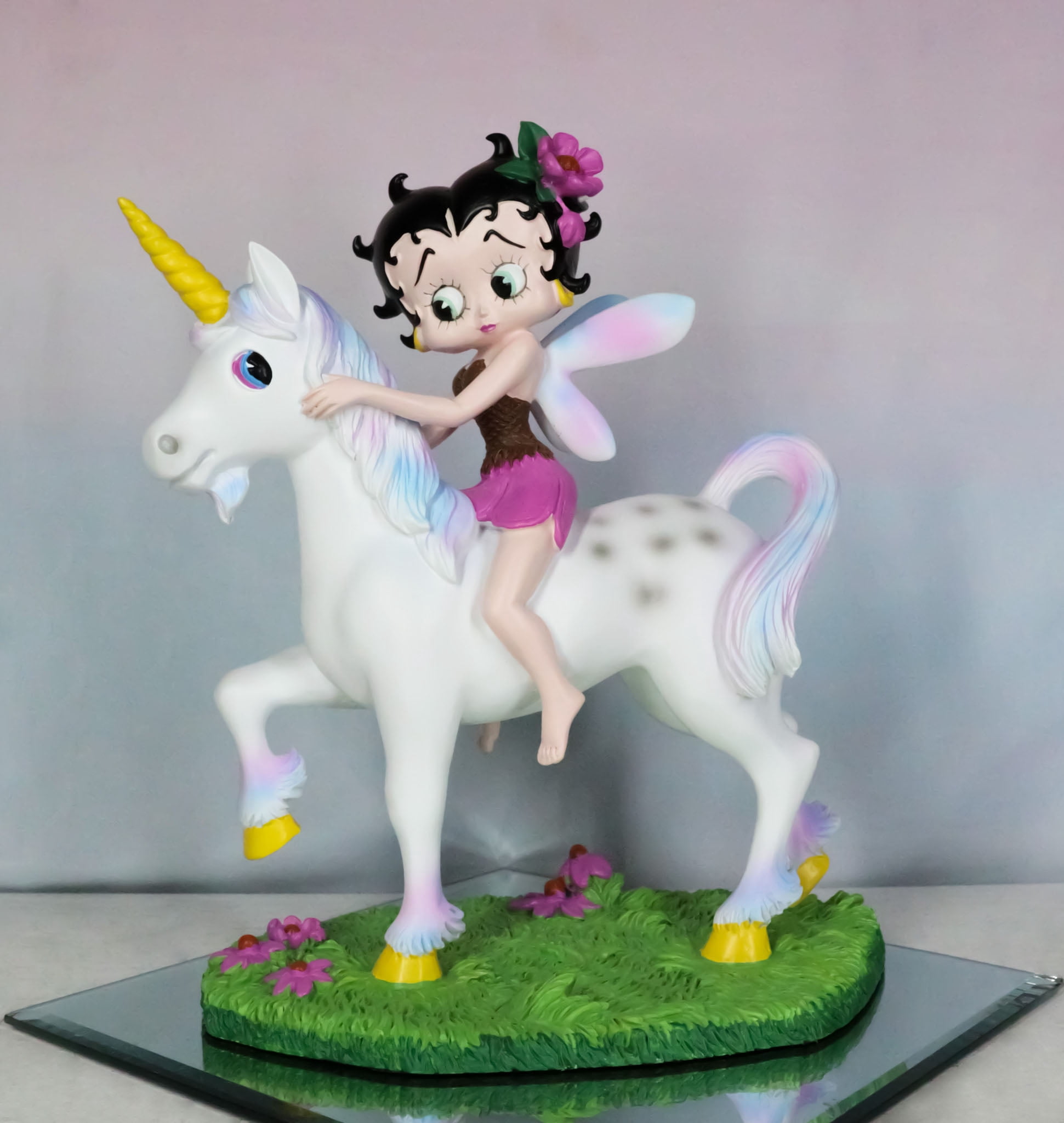 Figurine Betty Boop Hot Pants Sur Porsche 911 – Bully Mafi, PVC, Collection