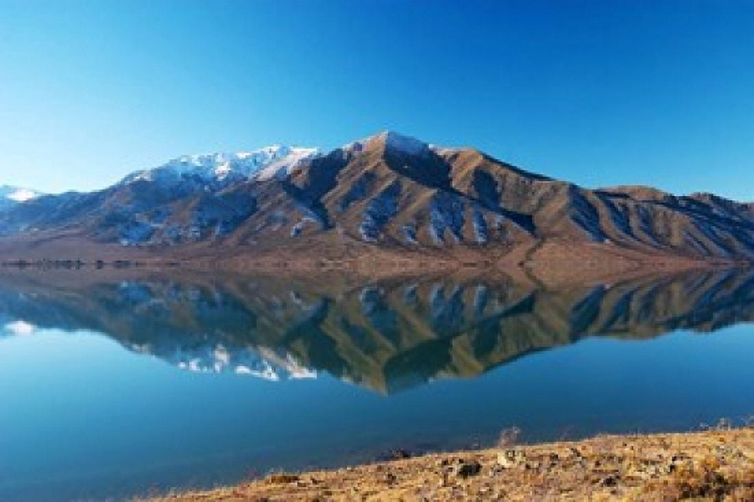 Lake Benmore in Winter Waitaki Valley South Island New Zealand Canvas Art - David Wall DanitaDelimont (26 x 17)