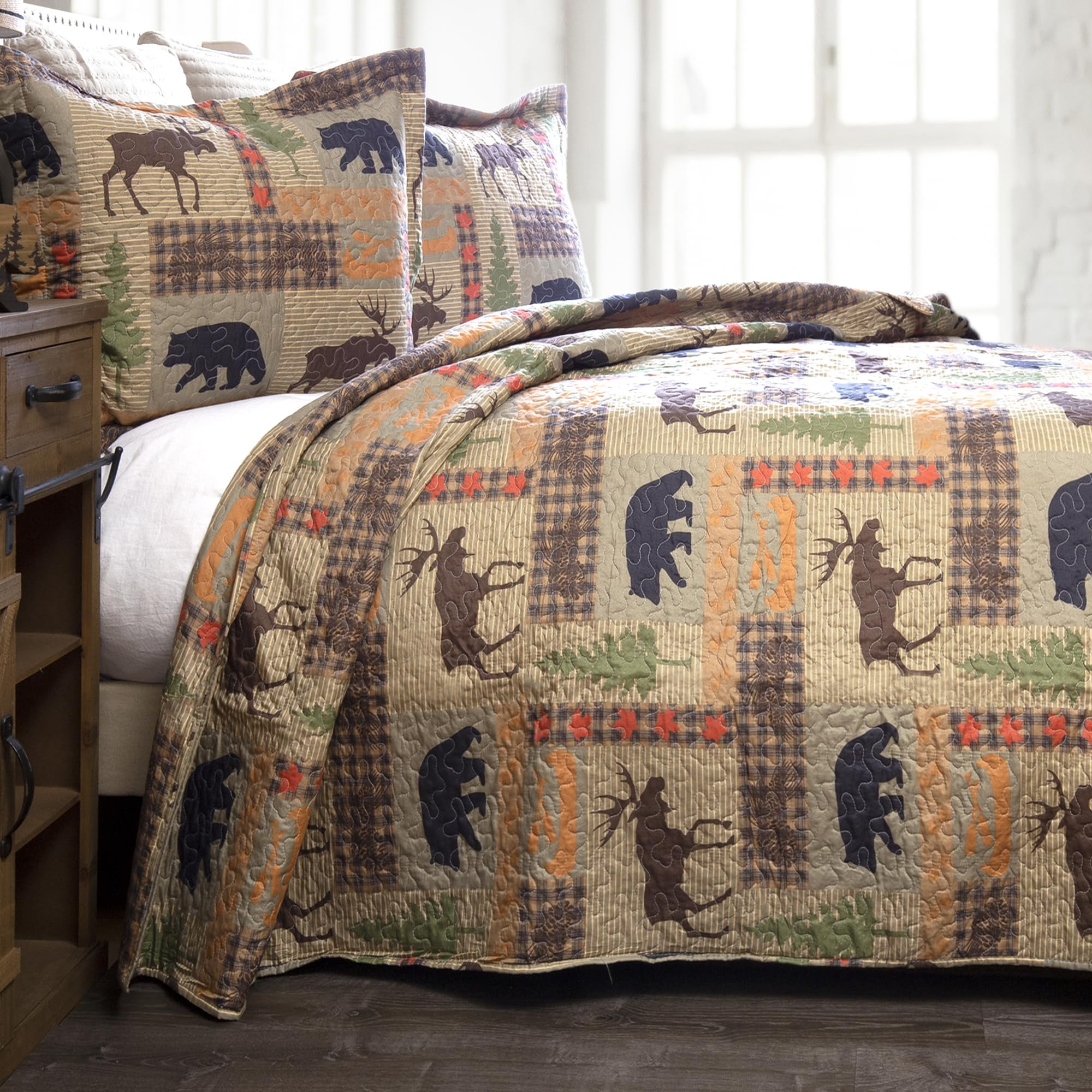 Rustic Lake Country Full Microfiber Quilt Set in Black and Tan