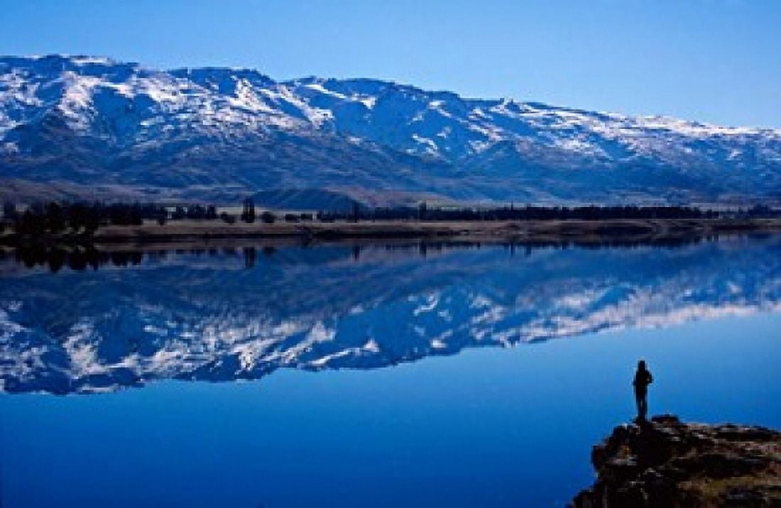 Lake Dunstan and Pisa Range Central Otago Canvas Art - David Wall DanitaDelimont (37 x 24)