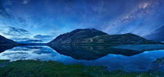 Lake Hawea Canvas Art - Yan Zhang (10 x 20)