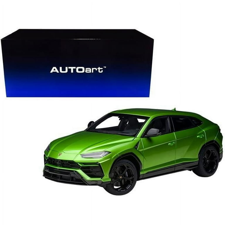 Lamborghini Urus Verde Selvans 1 by 18 Scale Model Car