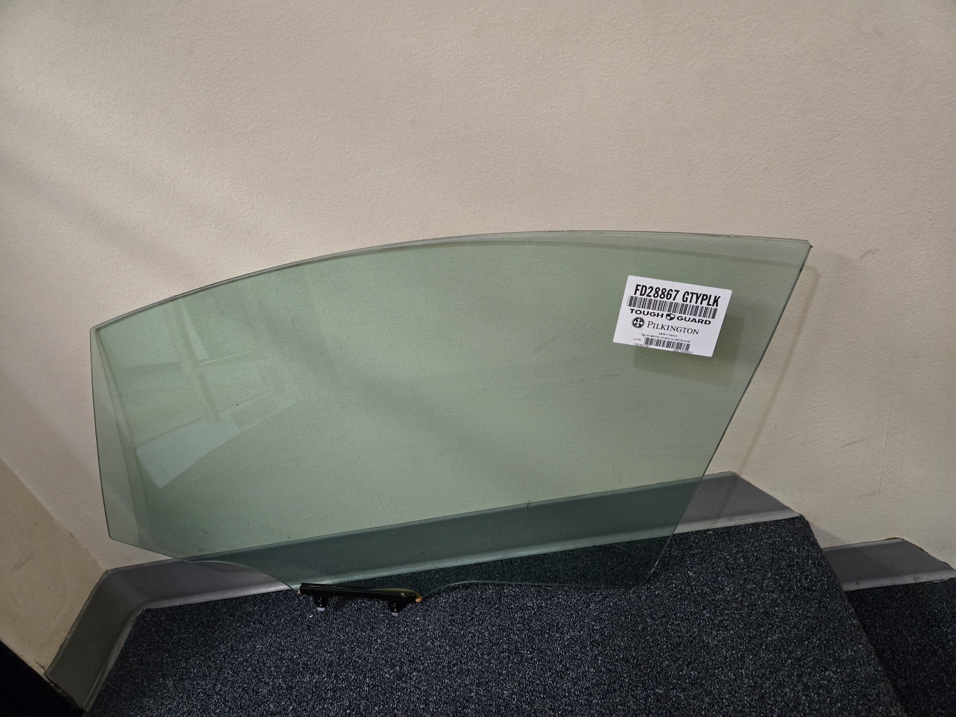 2020-2024 Ford Explorer Front Left Door Window Glass - Laminated