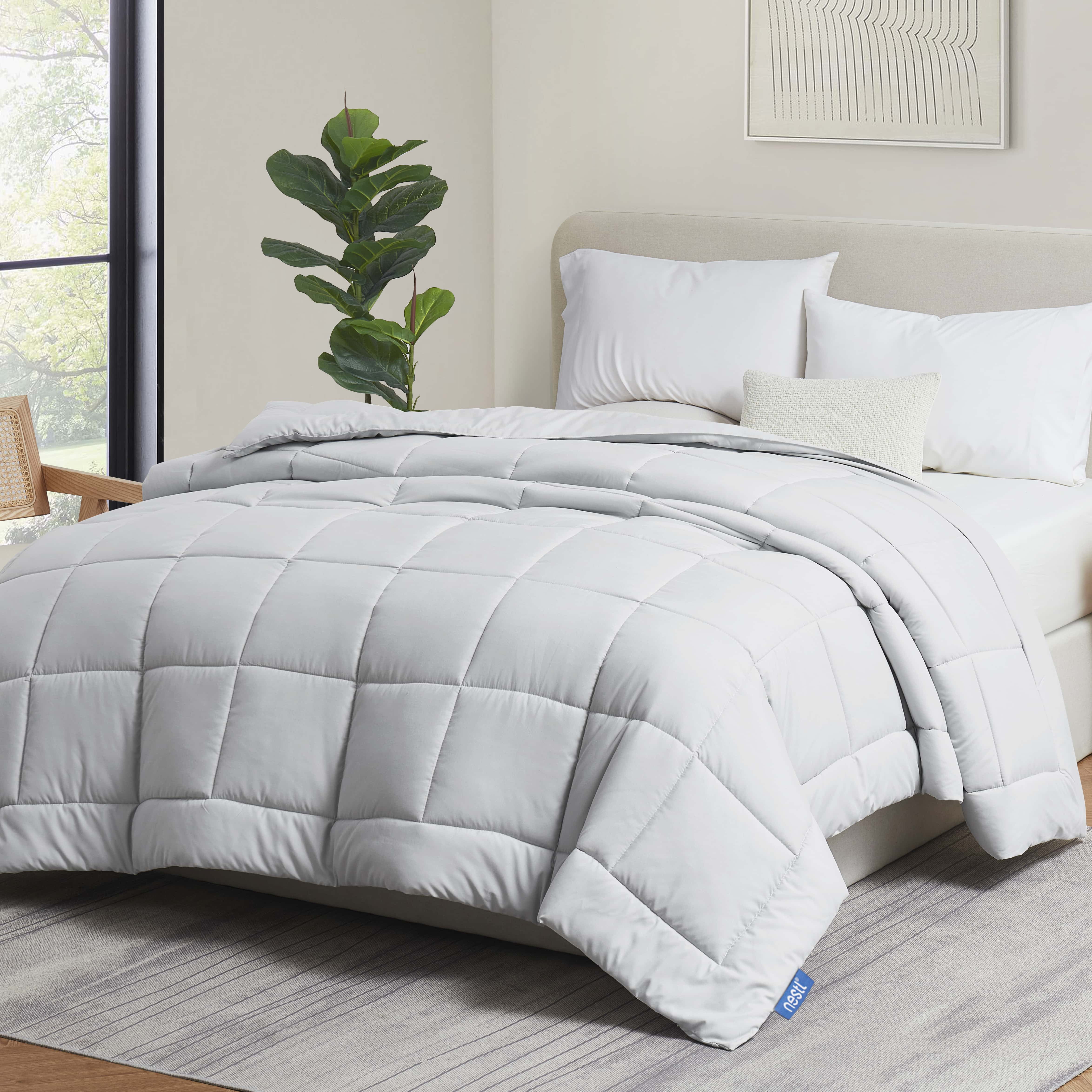 LammaLoe Cal King Comforter, Quilted Down Alternative Comforter, All Season Duvet Insert with Corner Tabs,Light Gray