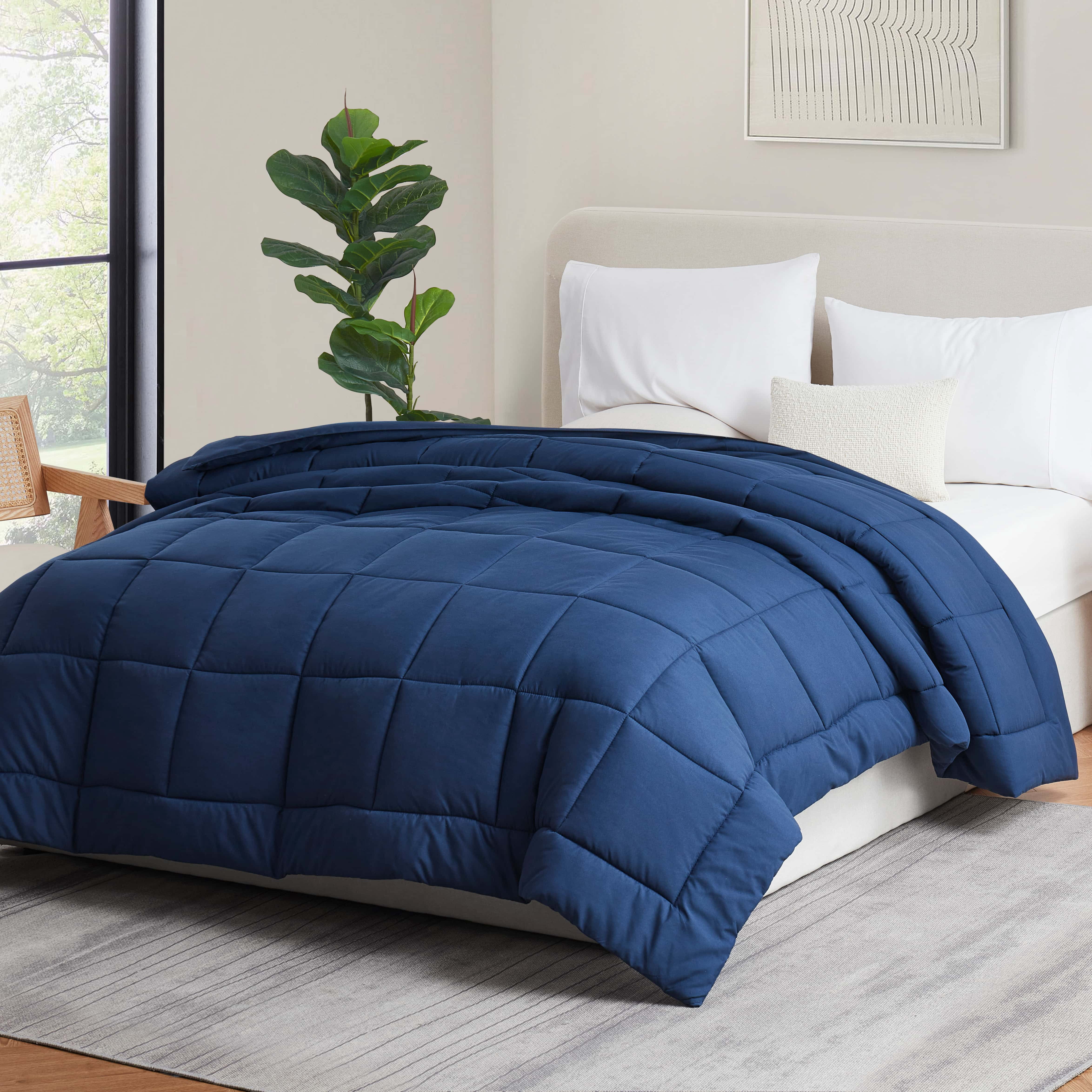 LammaLoe Cal King Comforter, Quilted Down Alternative Comforter, All Season Duvet Insert with Corner Tabs, Navy