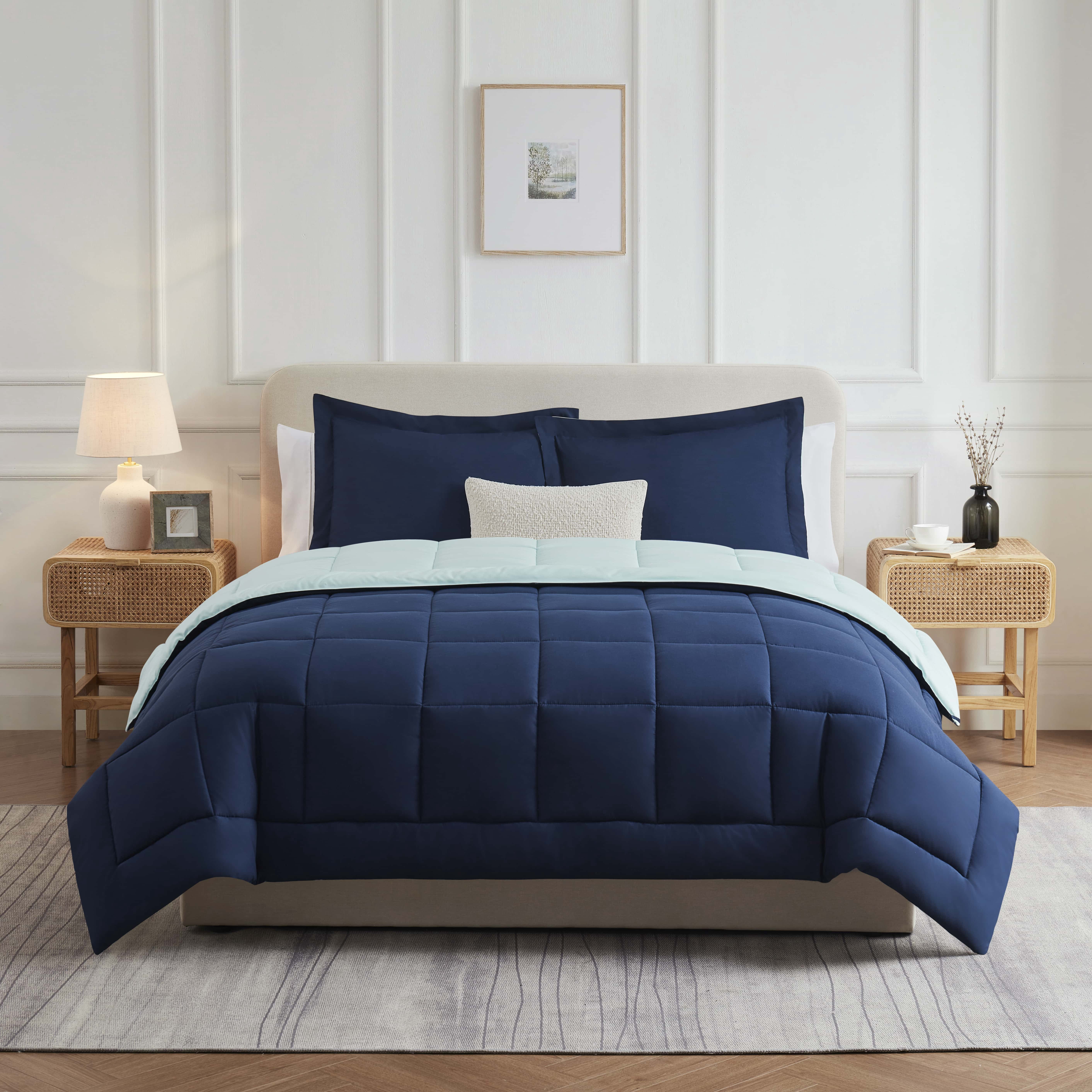 LammaLoe Oversized King Comforter, Quilted Down Alternative Comforter, All Season Duvet Insert ,Navy/Light Blue
