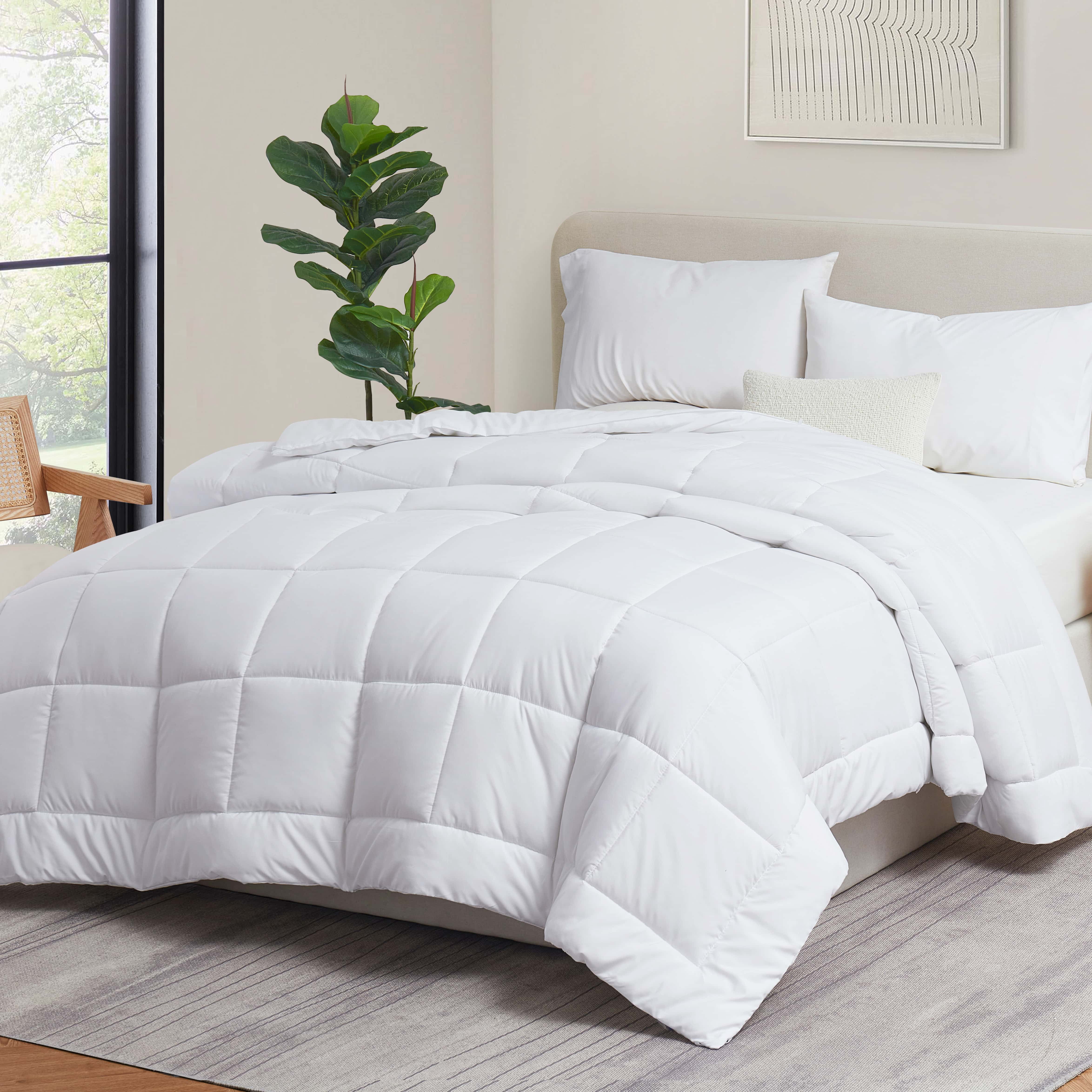 LammaLoe Queen Comforter, Quilted Down Alternative Comforter, All Season Duvet Insert with Corner Tabs,White