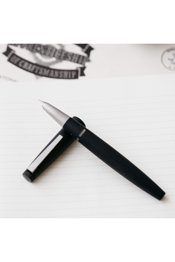 2000 Matte Black Fountain Pen - Medium