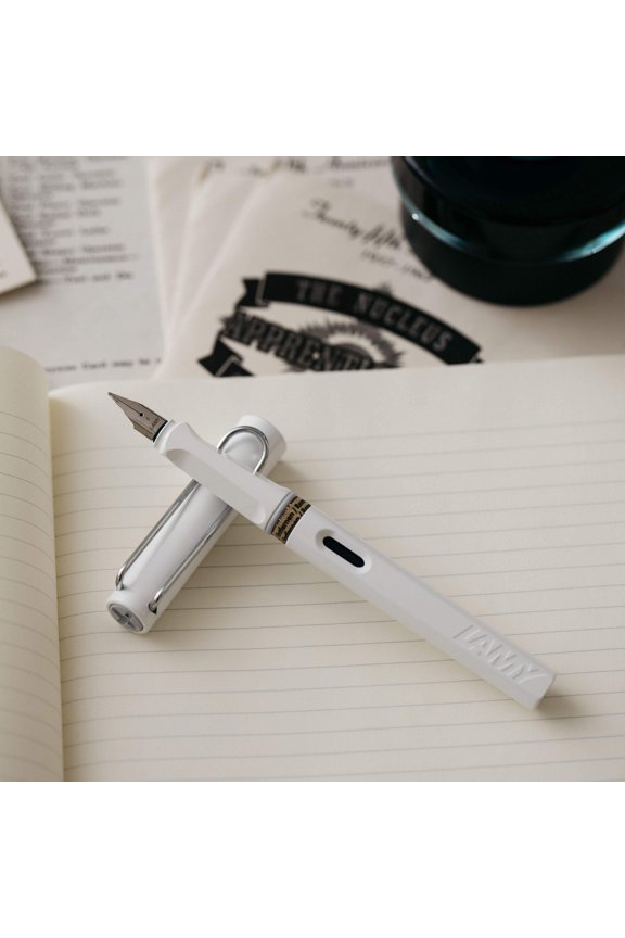 Safari Fountain Pen - White, Fine Nib