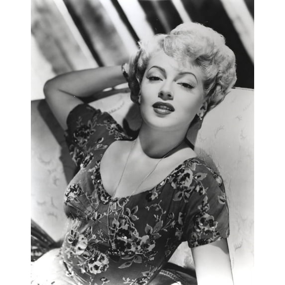 Lana Turner Posed on Couch Black and White Photo Print (8 x 10)