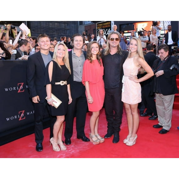Landon Pitt, Lisa Pitt, Doug Pitt, Reagan Pitt, Brad Pitt, Sydney Pitt At Arrivals For World War Z Premiere, Duffy Square At Times Square, New York, Ny June 17, 2013. Photo By Andres OteroEverett