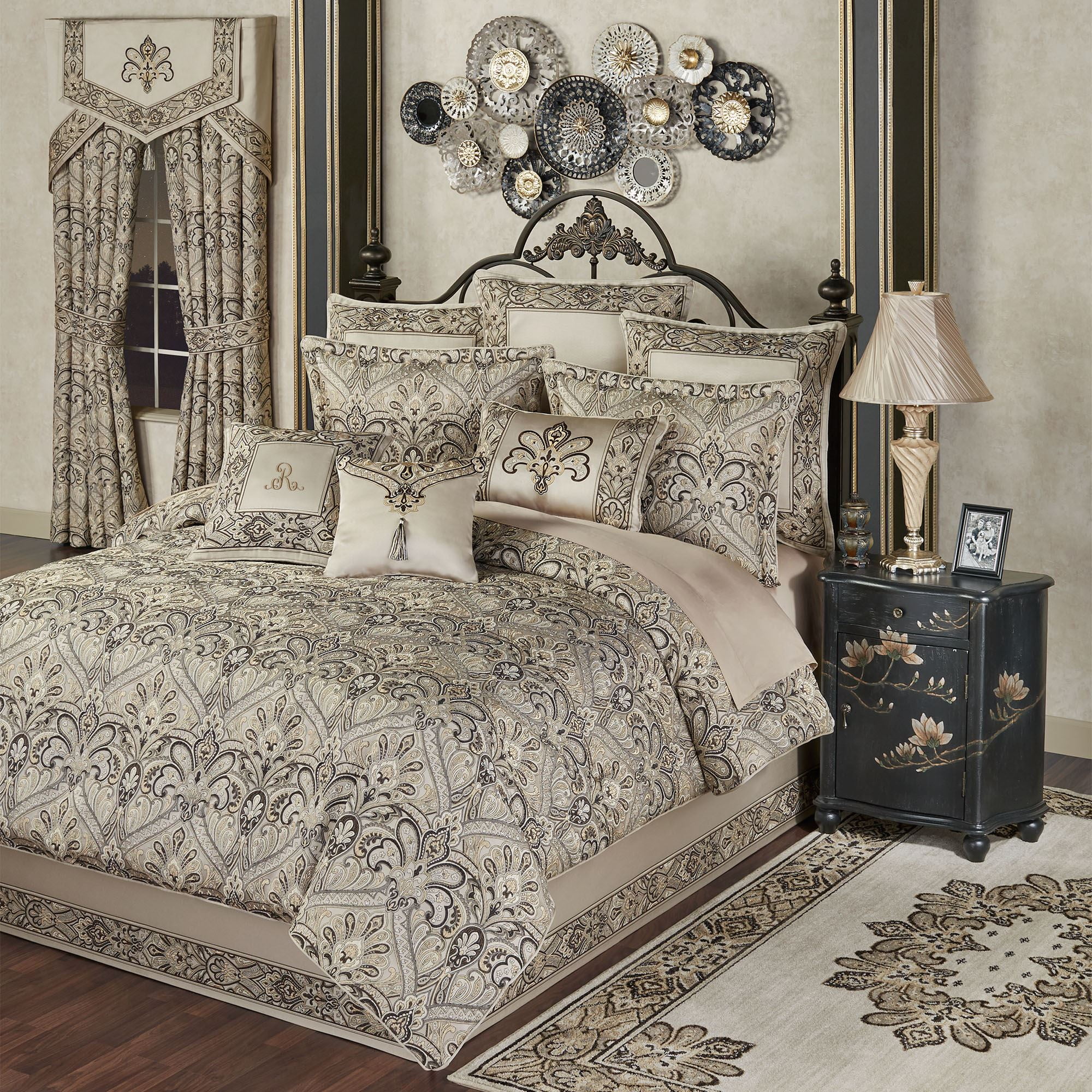 Landon Ivory and Gold Jacquard Queen Comforter Set