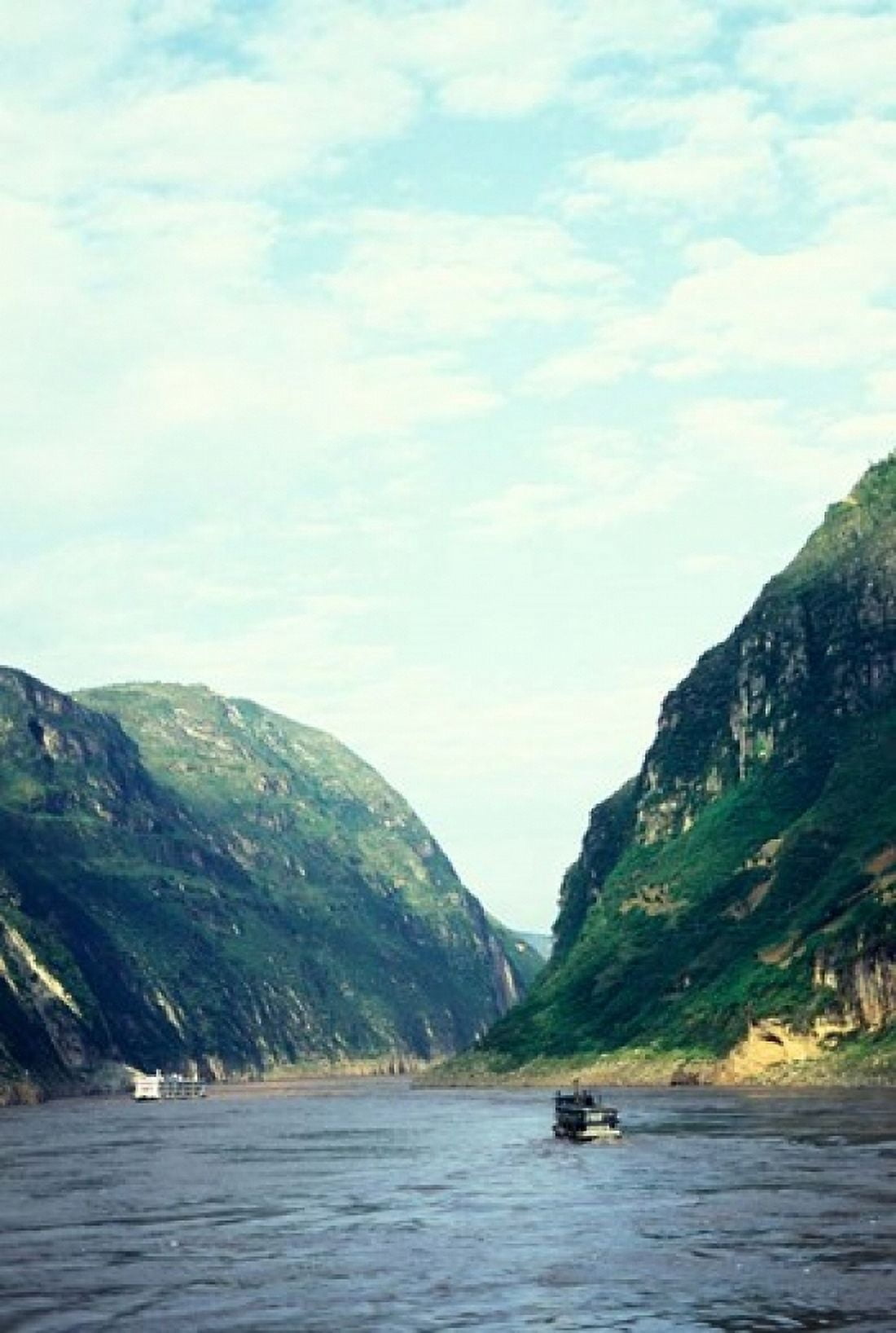 Landscape of Wu Gorge Three Gorges Yangtze River China Canvas Art - Keren Su DanitaDelimont (12 x 17)