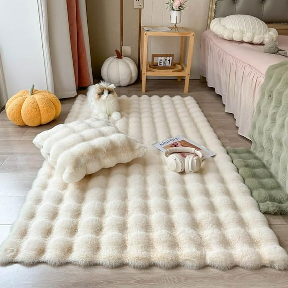 Lanola Ultra Soft Fluffy Faux Fur Rug, Machine Washable Area Rugs for Bedroom Fluffy Rugs for Living Room, No-Shedding Carpet Sheepskin Rug White 2 x 4 Feet