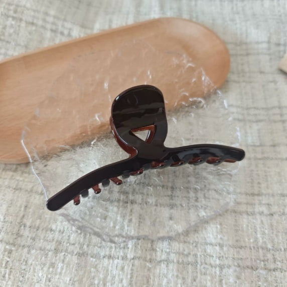 Large Acetate Cross-Shaped Shark Clip - Strong Grip Hair Accessory for Everyday Use