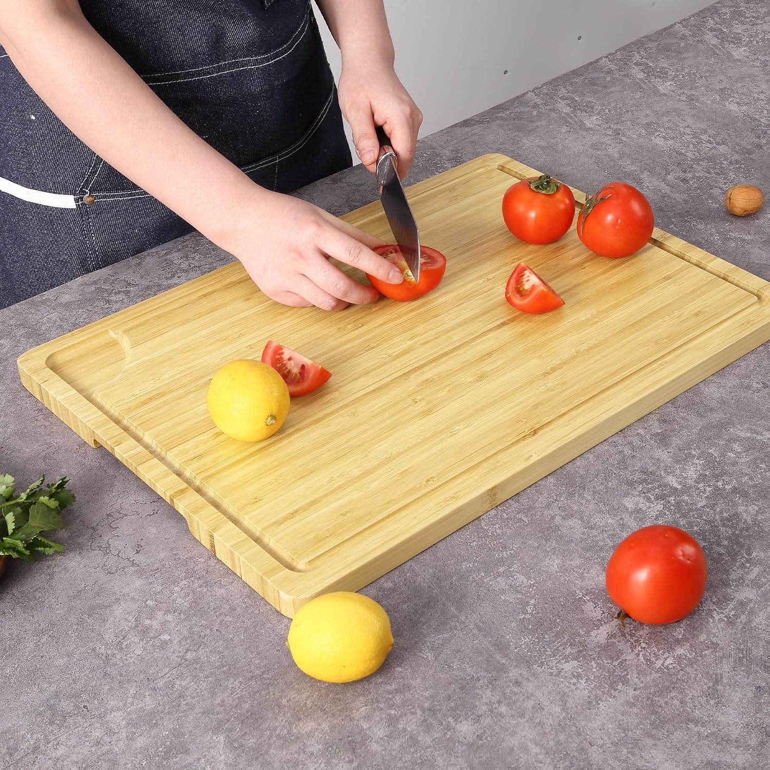 Large Bamboo Cutting Board with Juice Groove and Handle, Reversible Kitchen Cutting Board, Professional Cutting Board, Prep Tray Made of Pre-Oiled Natural Wood, Natural