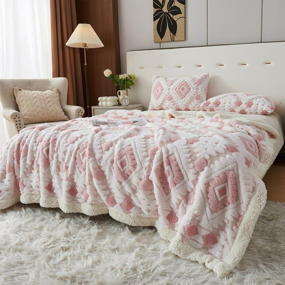 Large Cationic Hollow Taffeta Lambswool Blanket, Double Layer Warm Cover Blanket, Soft Embroidered Blanket for Office Home Sofa Bed, Ideal for Naps and Relaxation, Pink, 1pc