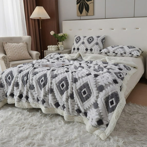 Large Cationic Hollow Taffeta Lambswool Blanket, Double Layer Warm Cover Blanket, Soft Embroidered Blanket for Office Home Sofa Bed, Ideal for Naps and Relaxation, Silver, 1pc