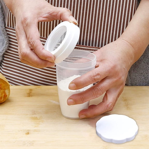 Large Plastic Flour & Spice Shaker – Multi-Purpose Dredge Shaker with Lid for Sugar, Pepper, Cocoa, Cinnamon & Baking Powders
