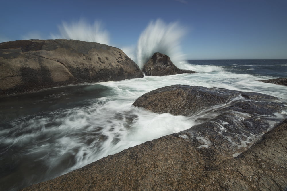 Large waves splash over the shoreline along the South African coastline near Hondeklip Bay South Africa Canvas Art - Robert Postma Design Pics (19 x 12)