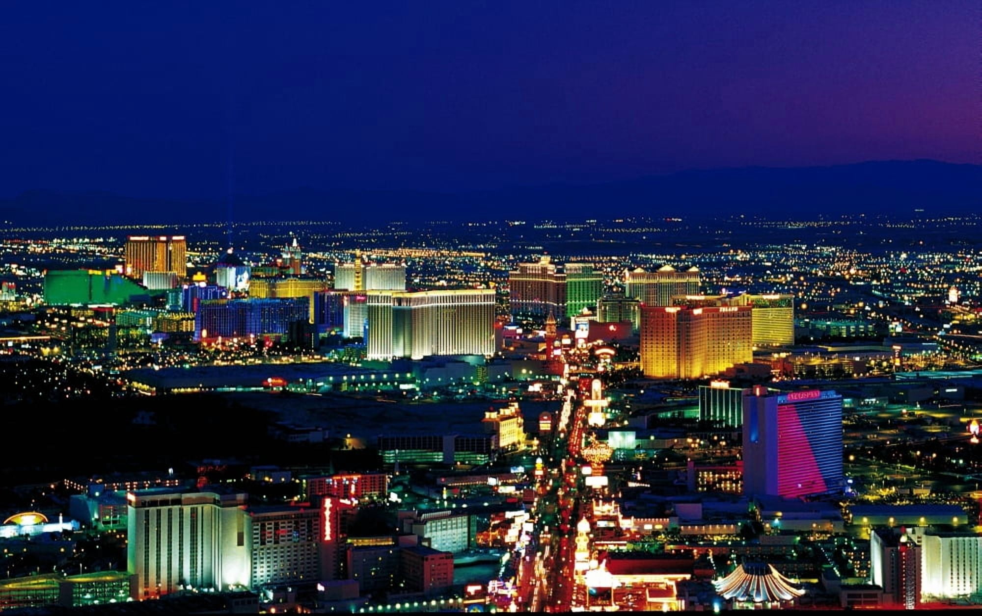 Las Vegas NV Canvas Art - Panoramic Images (15 x 24)