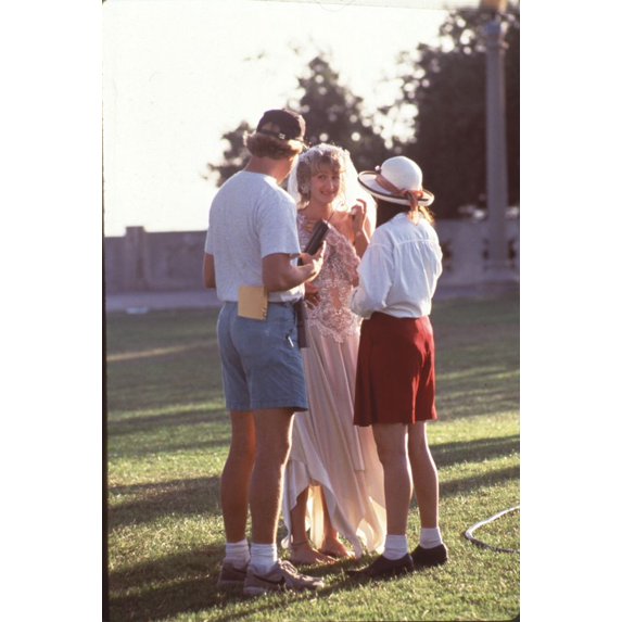 Laura Dern Filming In Wedding Dress Photo Print (8 x 10) - Item # CPA1371