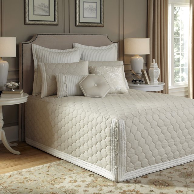 Laura Full Taupe Bedspread