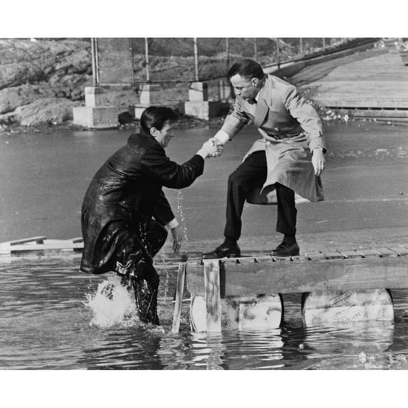 Laurence Harvey And Frank Sinatra Doing A Scene For The History (24 x 18)