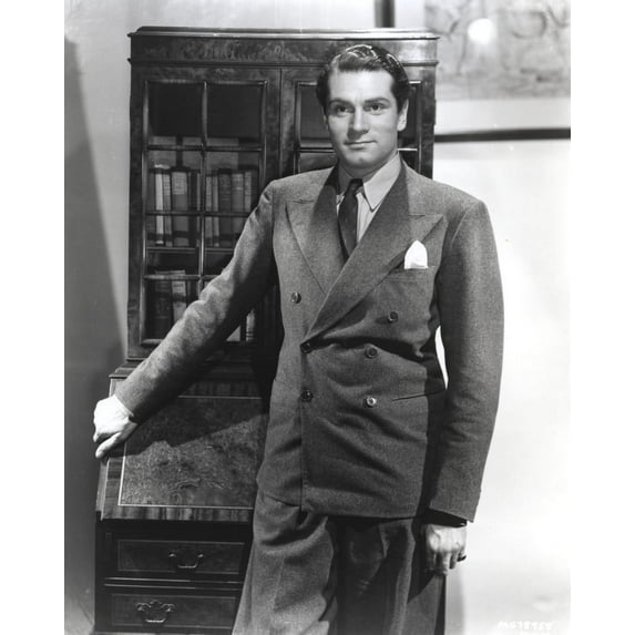 Laurence Olivier in a double-breasted jacket Photo Print (8 x 10)